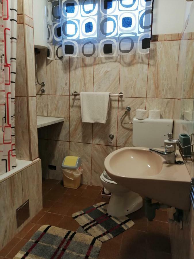 Apartmani Petra Vrsi Eksteriør billede