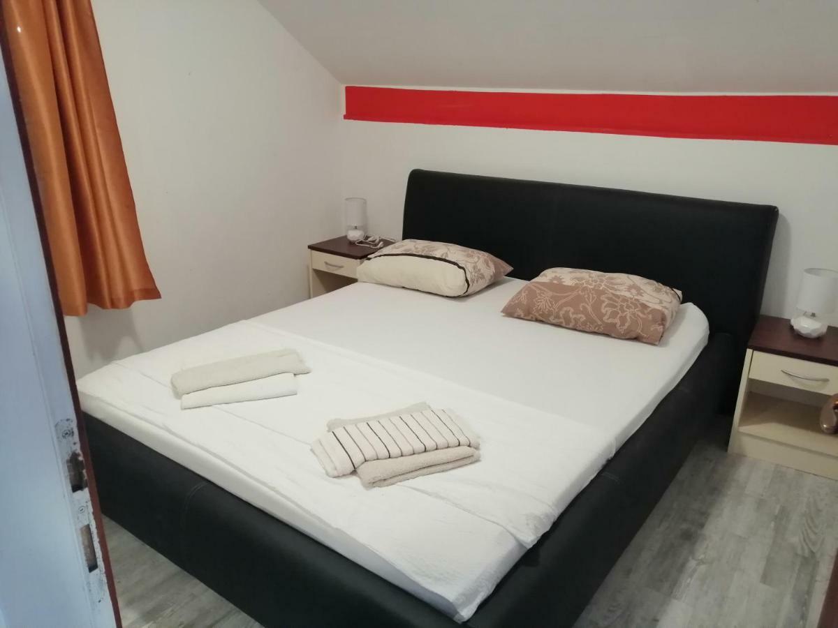 Apartmani Petra Vrsi Eksteriør billede