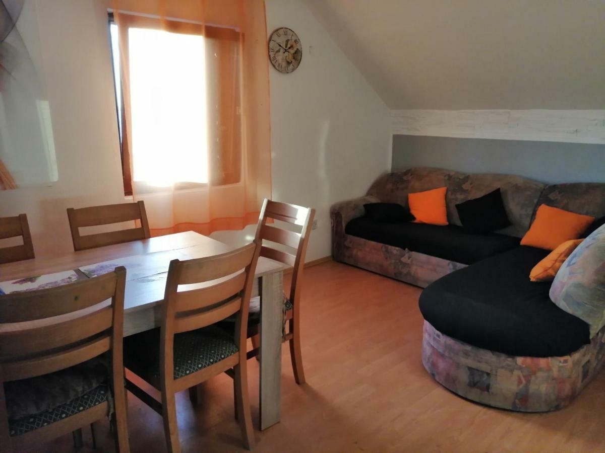Apartmani Petra Vrsi Eksteriør billede