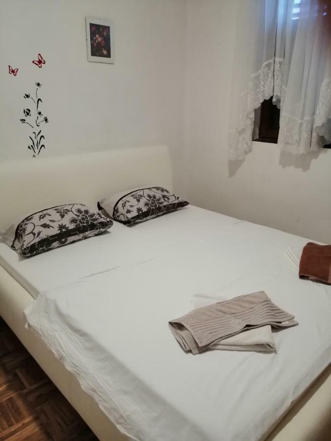 Apartmani Petra Vrsi Eksteriør billede