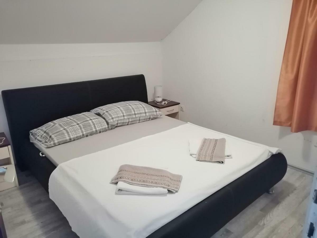 Apartmani Petra Vrsi Eksteriør billede